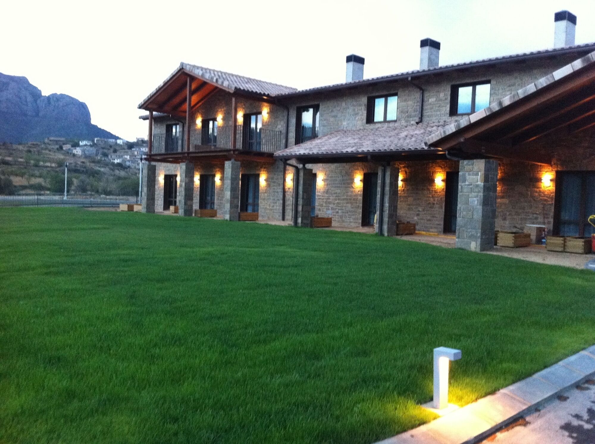 Hotel Spa Aguas De Los Mallos Murillo de Gallego Bagian luar foto
